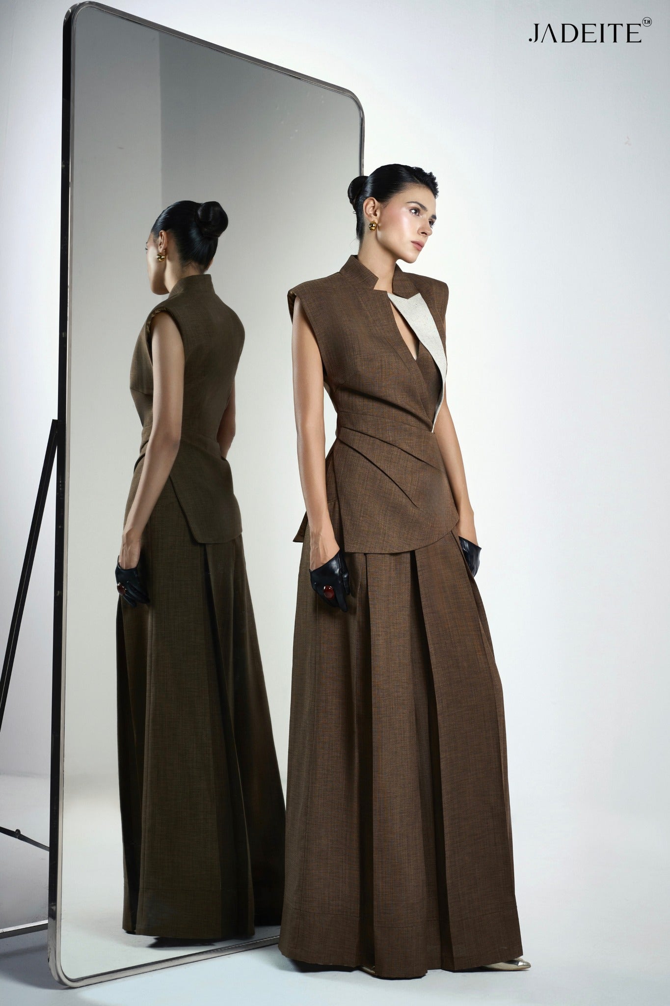 Earth Gilet Top & Van Earth Brown Pants
