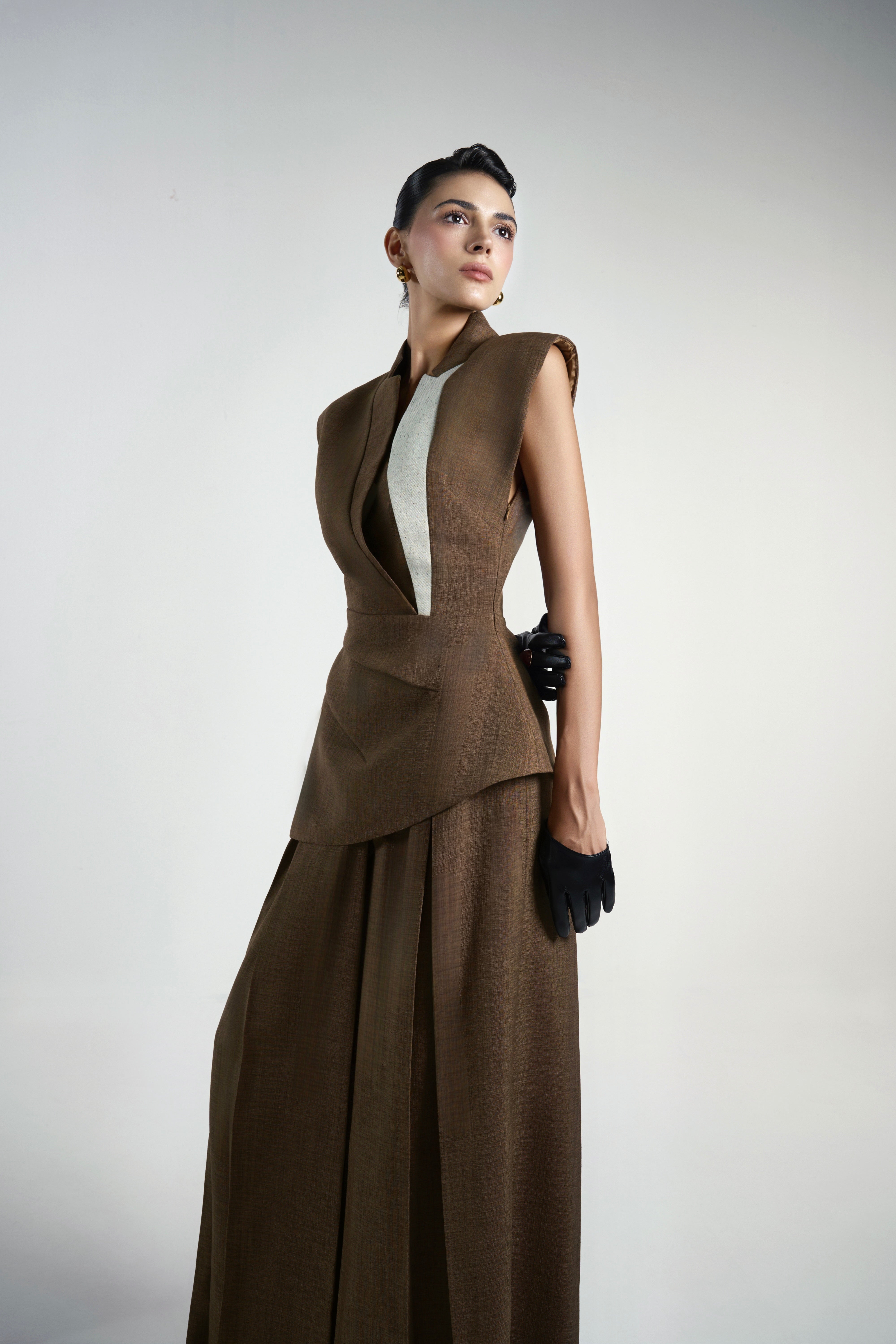 Earth Gilet Top & Van Earth Brown Pants